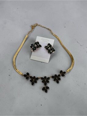 Crystal Floral Black Stone & Gold Necklace with Matching Earrings